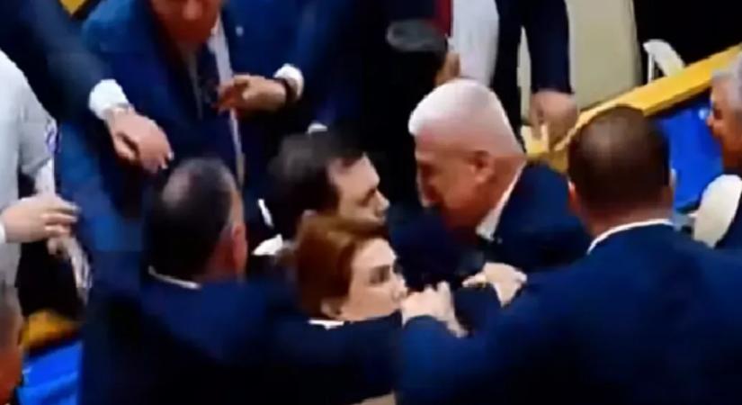 Verekedés tört ki a grúz parlamentben, a súlyemelő olimpiai legenda is bevetette magát