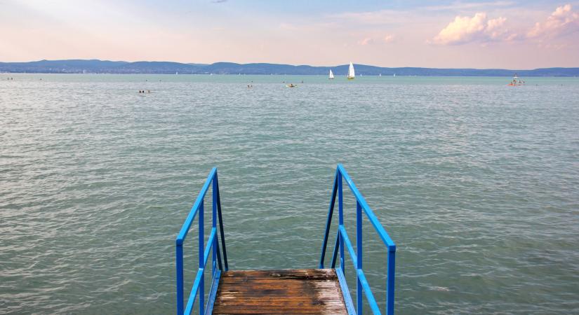 A hőség már a tavakat is kiszárítja: egy nap alatt nagyot apadt a Balaton és a Velencei-tó