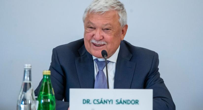 Csányi Sándor lemondott a kuratóriumi elnökségről