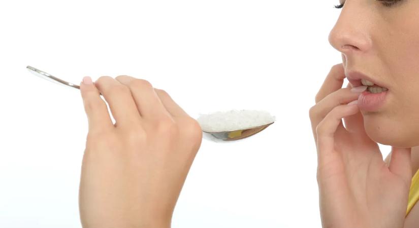 10 jel, hogy túl sok sót fogyasztasz – a tested így figyelmeztet