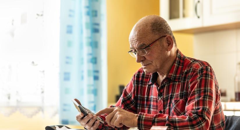 Jó hír a nyugdíjasoknak: 15 éve változatlan a járandóság összege, átfogó felülvizsgálat jöhet