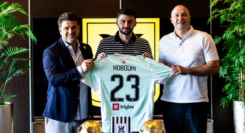 Újpest: Lila-fehérből zöld-fehérbe öltözött az edzőtábort kihagyó játékos