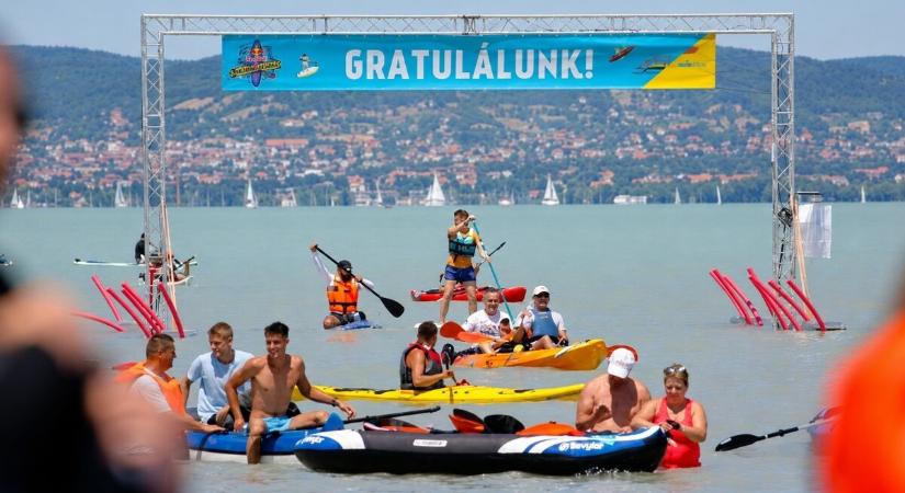Balaton-átevezés: a hőség ellenére több mint négyezren teljesítették a távot