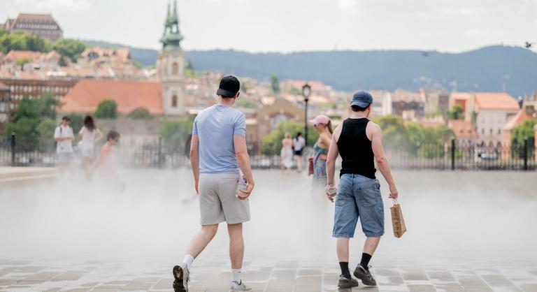 Harmadfokú hőségriasztást adtak ki Magyarországon vasárnapra