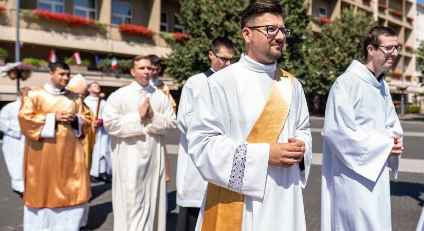 „Járjatok elöl a szeretetben!” – pap- és diakónusszentelés tartottak Kaposváron