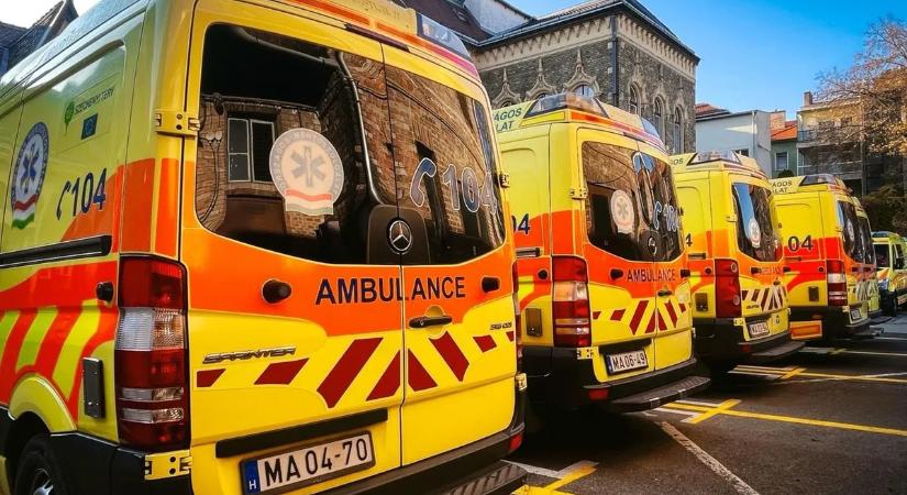 Brutális erejű balesetről jött hír: roncsok borítják az utat Siófoknál, mentők és tűzoltók mindenütt
