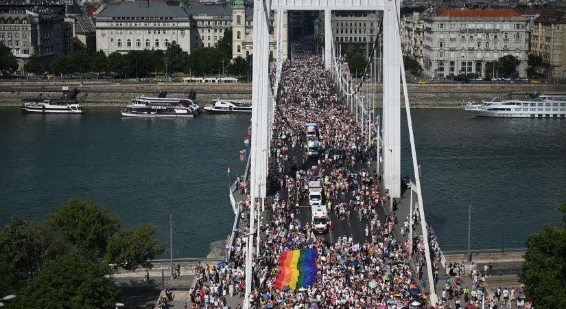 Hatalmas tömeg vonult a Budapest Pride-on