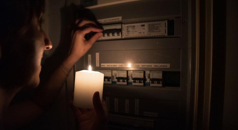 Sötétségbe borult Miskolc egy része, nem válogatott az áramszünet! Kiderült, miért esett ki a szolgáltatás sokaknál