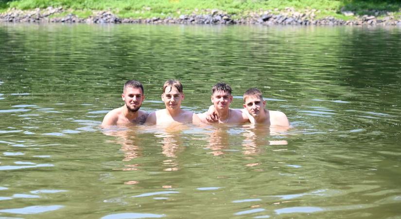 Tömeg a Tisza-parton: különleges újítással várja a fürdőzőket Tiszapüspöki – galéria