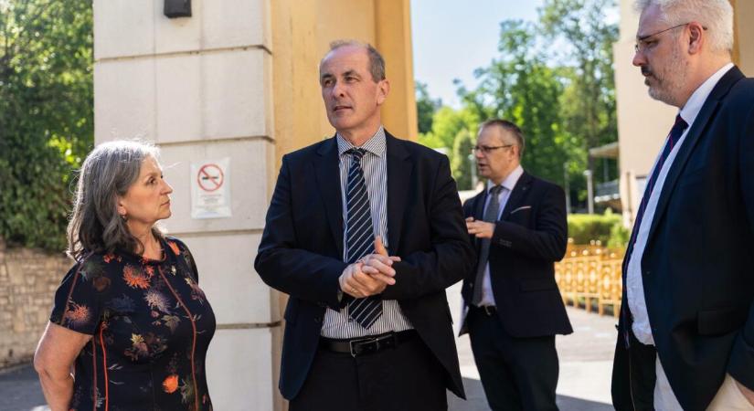 Hegedűs Zsolt egészségügyi miniszter azonnali bejelentése vasárnap a hőhullám miatt