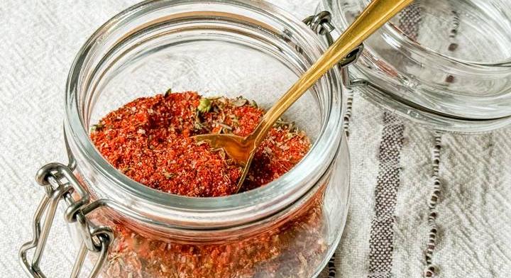 Illatos, házi fűszerkeverék grillezéshez: üvegben sokáig eláll