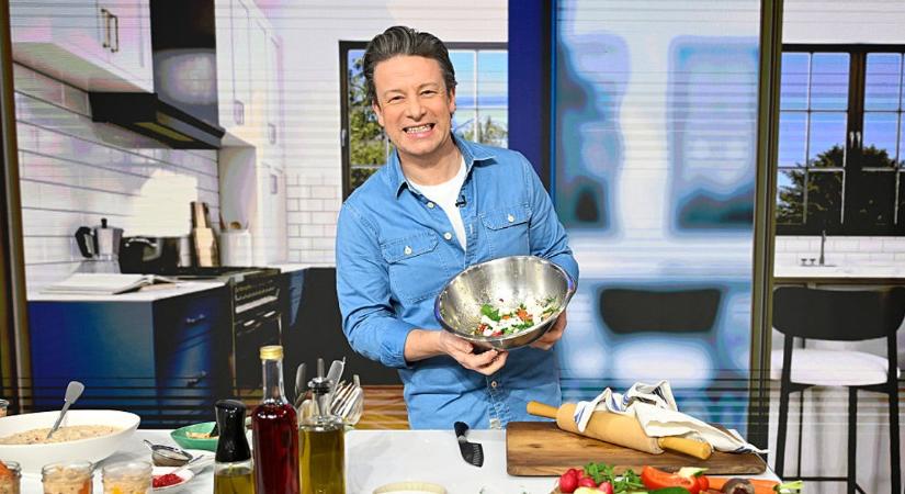 Finom, azonnali felfrissülés mindössze 10 perc alatt: Jamie Oliver receptje alapján készült uborkasaláta sláger lett, és a trükk ebben a kiegészítőben rejlik