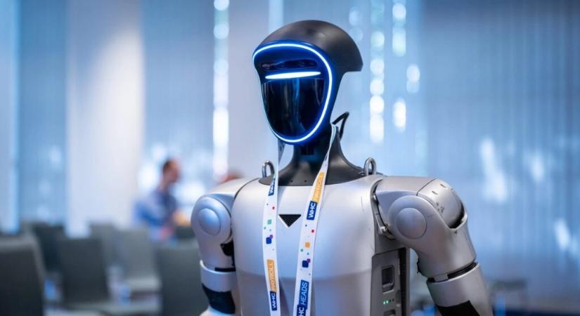 Munkába állt Máté, a BME humanoid robotja