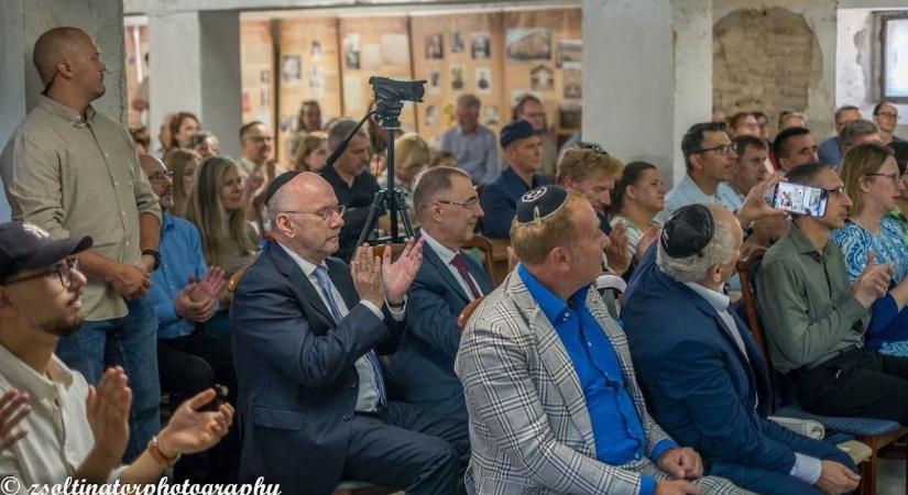 Emlékezés és reménység Sárbogárdon