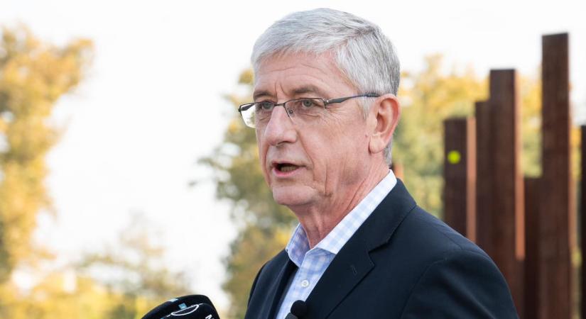 Gyurcsány Ferenc visszatért, kotyogóssal a kezében üzent
