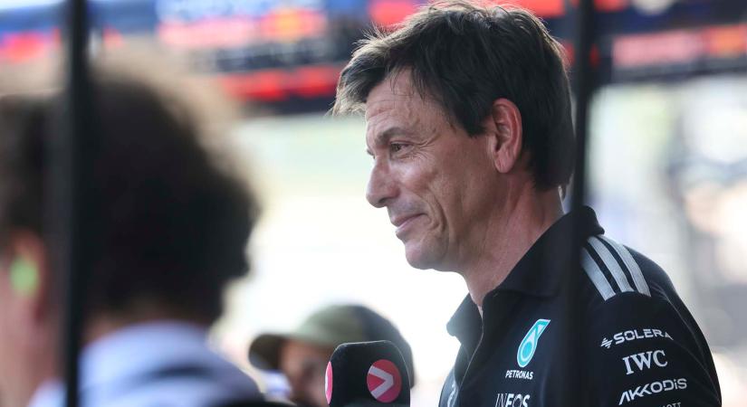 Wolff kizárta Verstappen érkezését: a Mercedes elégedett Russell-lel és Antonellivel