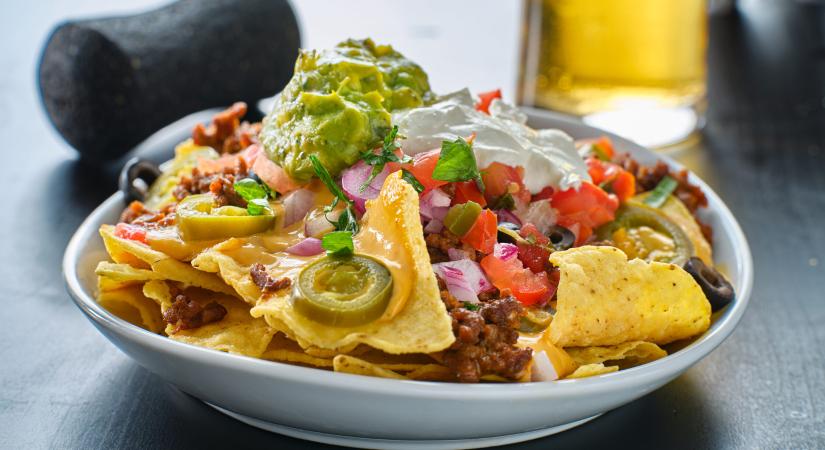 A tökéletes meccsnézős kaja: így készül a legdurvább tex-mex nachos tál