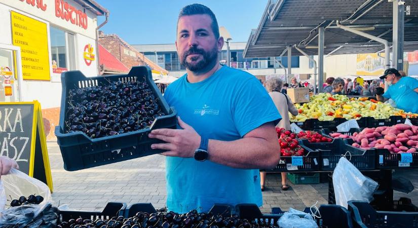 Mutatjuk, mik a legkeresettebb gyümölcsök a zalaegerszegi piacon – a hőség ellenére is kitartanak
