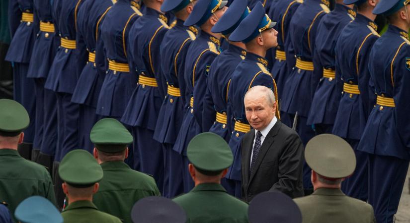 Putyin előtt csak az orosz társadalom militarizálása az út, különben ráomlik az országa