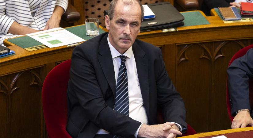 Hegedűs Zsolt arra kéri a lakosságot, hogy a sürgősségi osztályokat valóban csak indokolt, halaszthatatlan esetben keressék fel