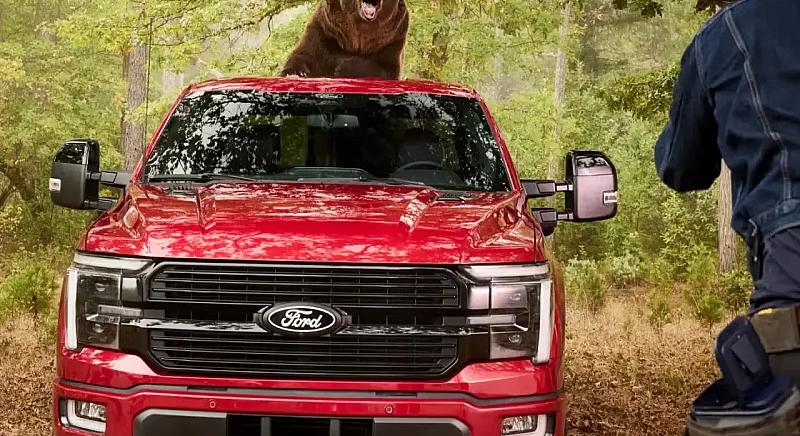 A Ford egy 360 kilós medvével tesztelte pick-upja védelmét