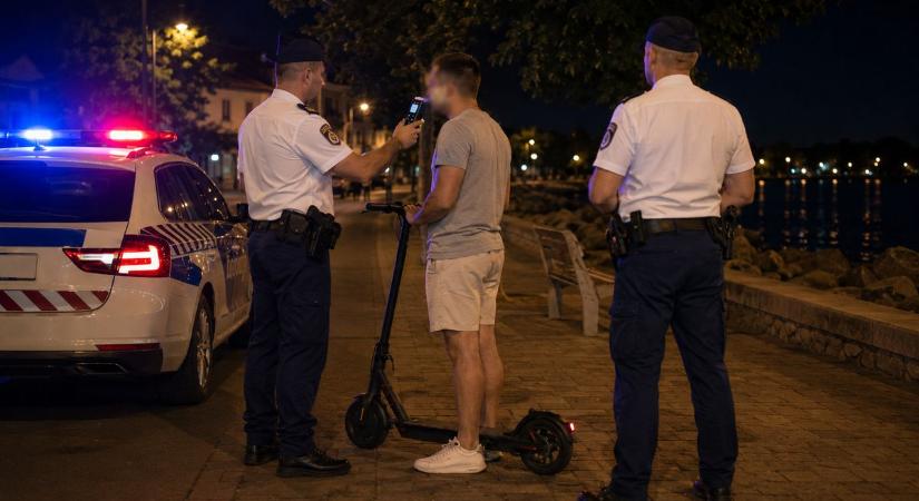 Balatonlellén e-rollerrel egy pohár bor 50 ezer forint – furgonból csaptak le a rendőrök, aztán erősítést kértek a szondáztatáshoz