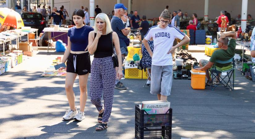 Hiába volt forróság, rengetegen voltak a debreceni régiségvásáron – fotókkal, videóval