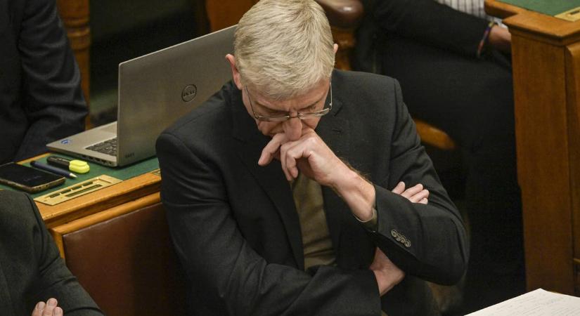 Egy súlyos vereség után van-e visszatérés a politikába – ezen elmélkedik Gyurcsány