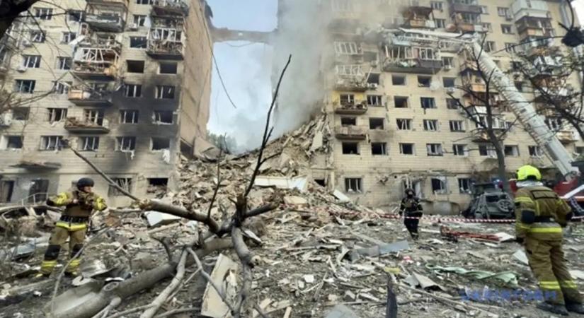 Egy hét alatt 19 rakétát, 1400 drónt és közel 1500 irányított bombát vetett be Oroszország