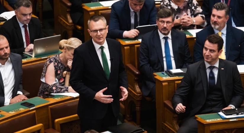 Rétvári Bence szerint alibi volt a kihelyezett kormányülés a Pride miatt