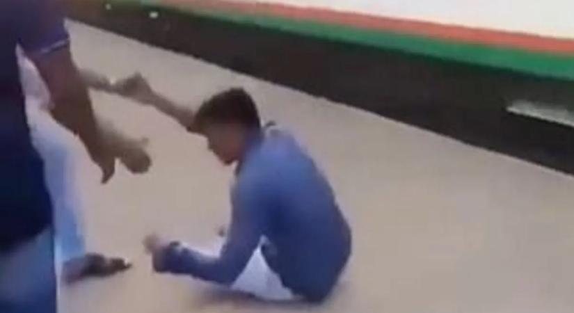 Videón az idióta, aki pacsit akart adni a száguldó vonatnak!
