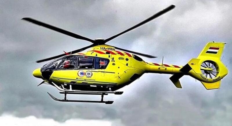 Helikopterrel szállítottak kórházba egy férfit, aki fejest ugrott a sekély vízbe