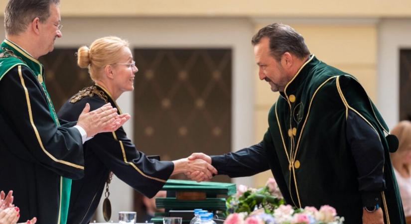 Rangos elismerésben részesült Prof. Dr. Stündl László a Debreceni Egyetem MÉK karának dékánja