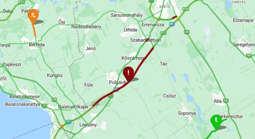 Káosz az M7-esen: kigyulladt autó, több mint 10 kilométeres dugó a Balatonról hazafelé (fotók)