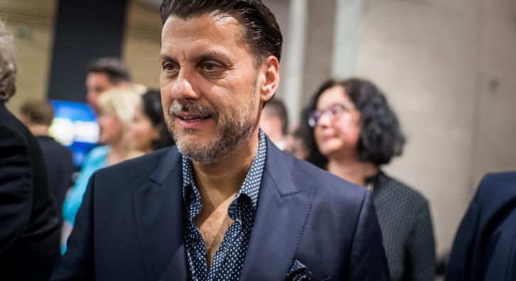Női rajongók ezrei ostromolták Kökény Attilát a Megasztár után: „Szalonképes nem nagyon volt”