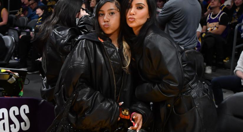 Kim Kardashian lánya ezzel a merész szettel hívta fel magára a figyelmet Párizsban