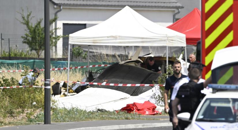 Tizenegy ember meghalt egy franciaországi repülőgép-szerencsétlenségben