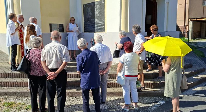 Egy történész, aki nyomot hagyott a történelemben - Emléktáblát avattak dr. Zsiga Tibor tiszteletére
