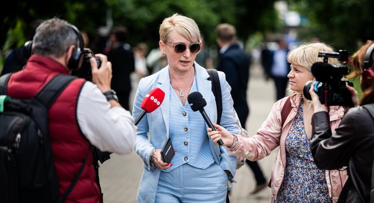 A Védvonal vezetője felsorolta a sérelmeit, majd megnevezte a Tisza Párt öklét