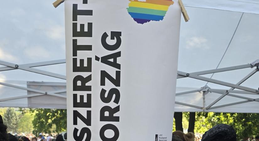 Magyar rendőr velü(n)k van!