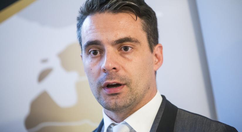 Népszavást kér Vona Gábor, nekiment Magyar Péternek