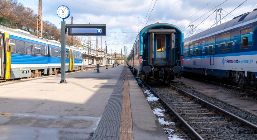 Nehezen döcögnek a Vízipókok és a Katicák, egy Kék Hullám pedig meghibásodott és elzárta a pályát