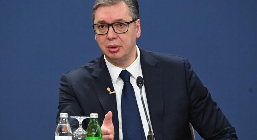 A szerb elnök belengette a lemondását, de azt is, hogy a politikában marad
