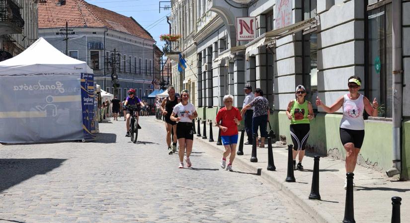 Kánikulában a hősök emlékéért: idén is lefutották a Gábor Áron Emlék-maratont Kézdiszéken