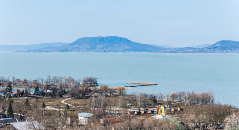 70-120 millióért viszik az átlagos balatoni ingatlanokat