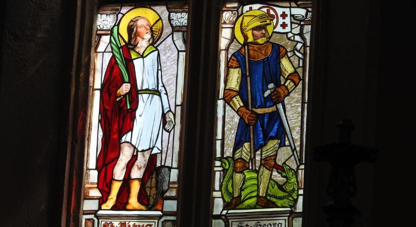 Üvegeseszter a Szent Mihály templomban - fotók