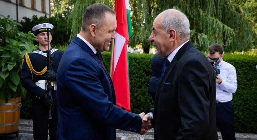 Sulyok Tamás Lengyelországban emlékezett a hősökre