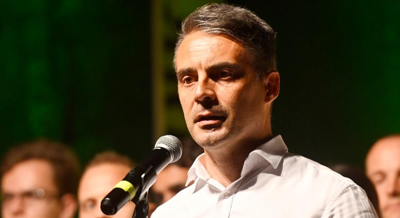 Népszavazást kér Vona Gábor, nekiment Magyar Péternek