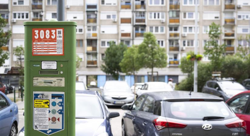 Szerdától már csak telefonnal lehet fizetni a parkolásért Budapesten