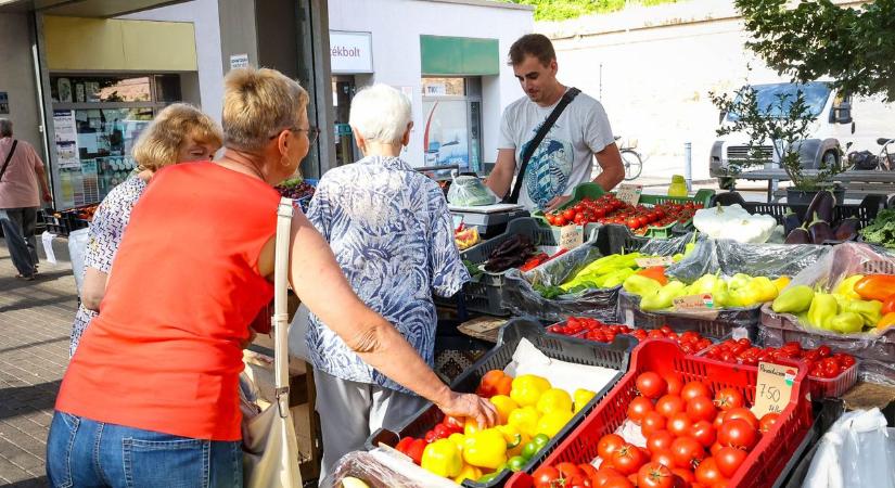 Amit a piacozók nem látnak – ilyen az árusok élete a kulisszák mögött (képgalériákkal)
